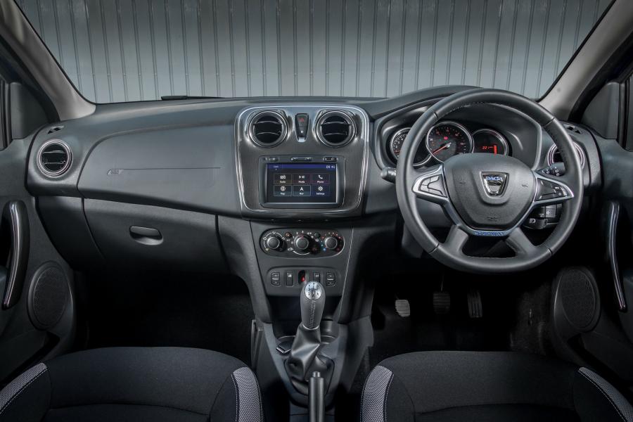 Торпедо Dacia Logan MCV Stepway 2017 года  (UK) (фото 30 из 40)